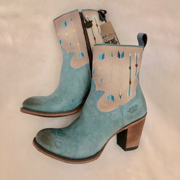Junk Gypsy Wanderlust Boots - Picture 5 of 10